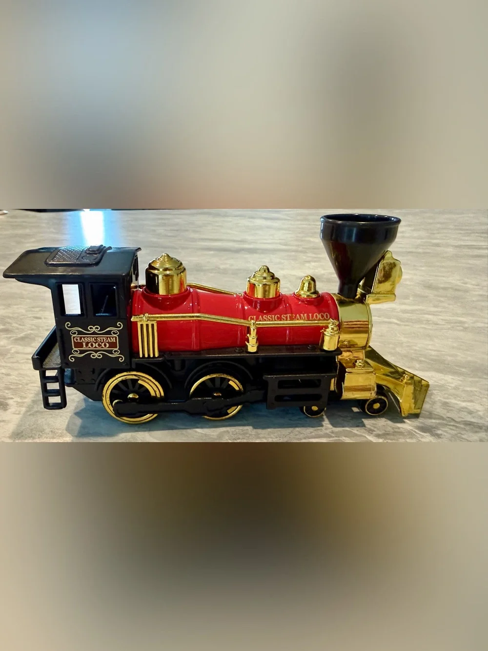 CLASSIC TEAM LOCOMOTIVE TRAIN RED 7 INCH DIECAST CAR BY SHOWCASTS